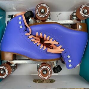 Moxie Beach Bunny Roller Skates